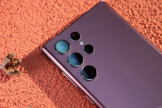 三星Galaxy S23 Ultra外观细节曝光:回归圆润风格 屏幕接近四边等宽