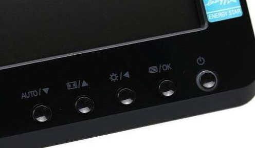 Win10系统显示器不能全屏怎么解决?