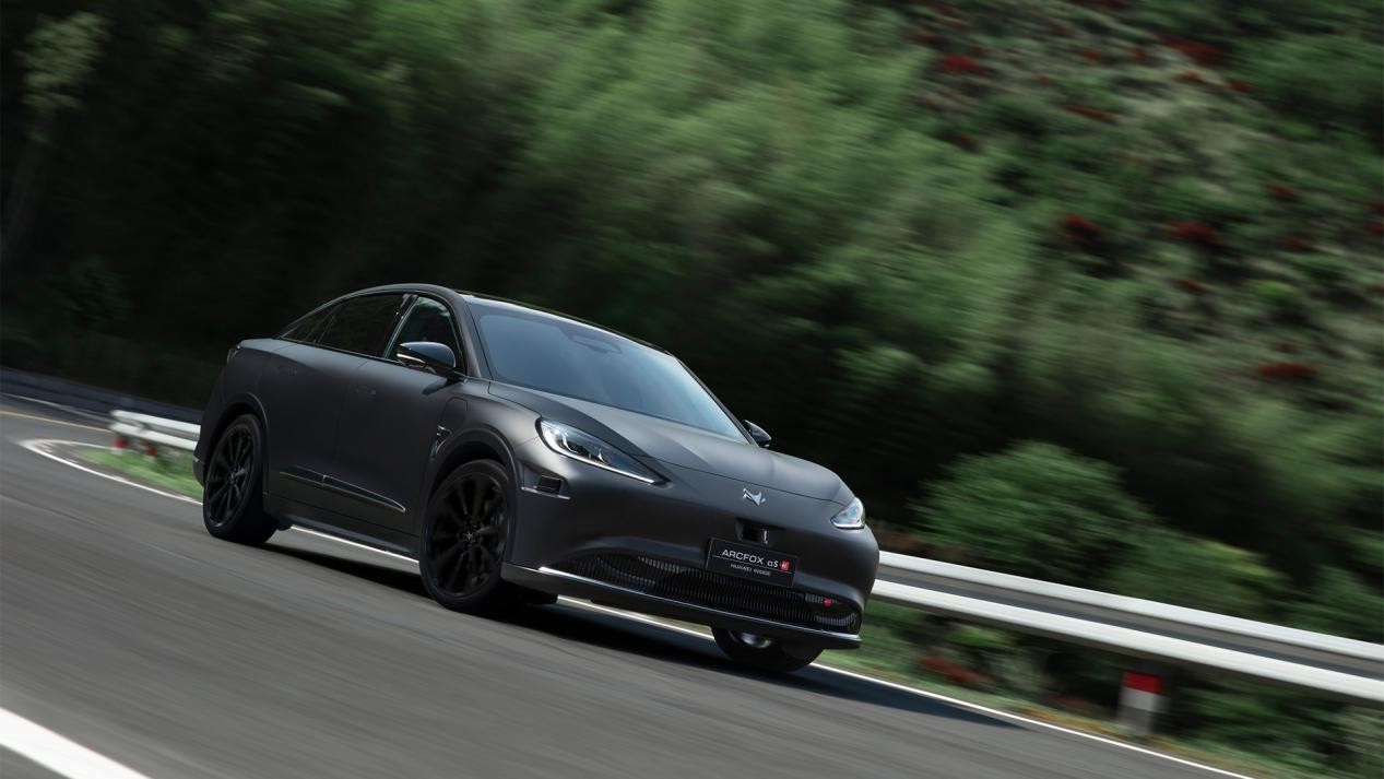 登顶2023年上半年新能源汽车质量“榜一大哥”,极狐汽车用实力说话